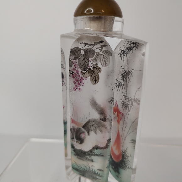 Vintage Kittens/Cats Signed Inside/Reverse Painted Snuff Triangle Bottle - Picture 5 of 10